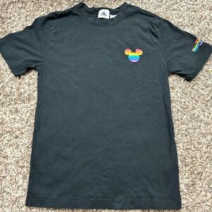 Unisex Disney Pride/Rainbow Mickey Employee Exclusive Graphic Tee Sz S